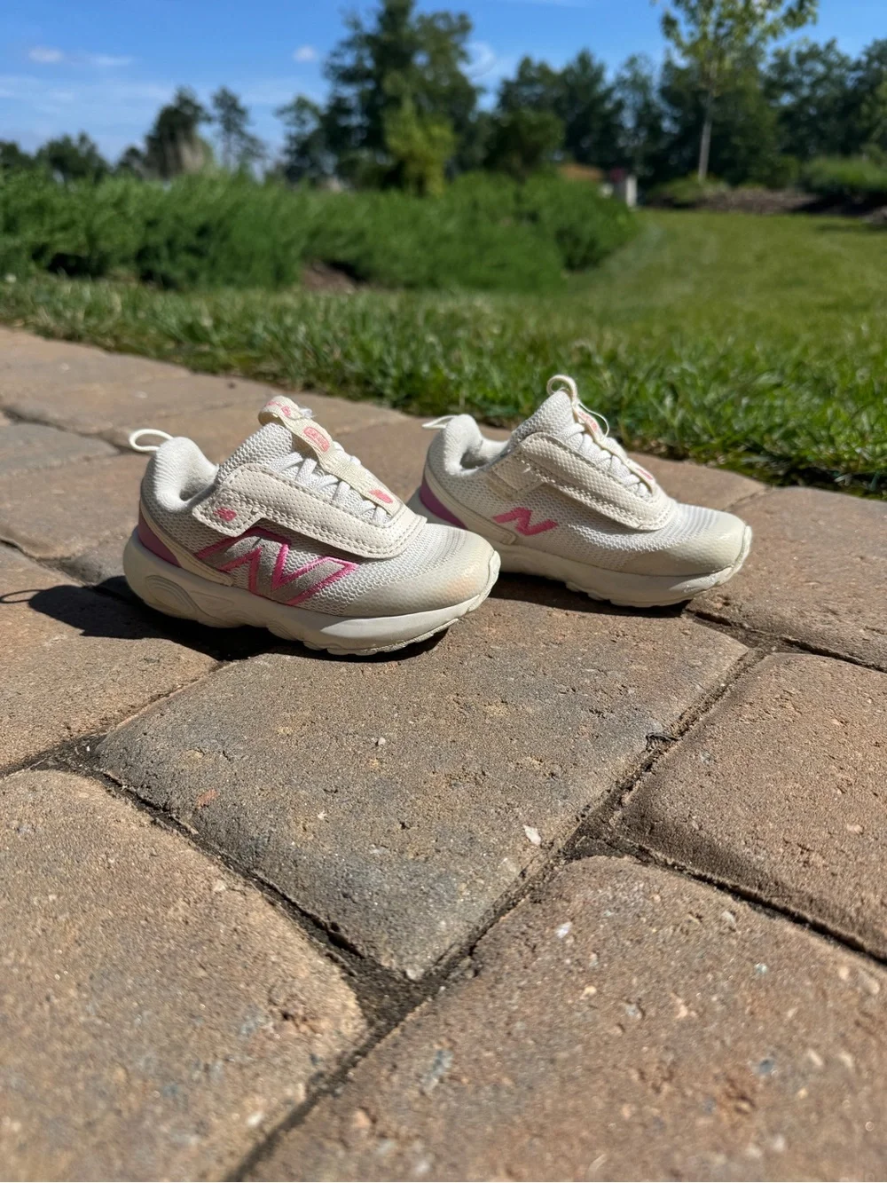 New Balance 515 toddler 6 White Sneakers with Pink Details